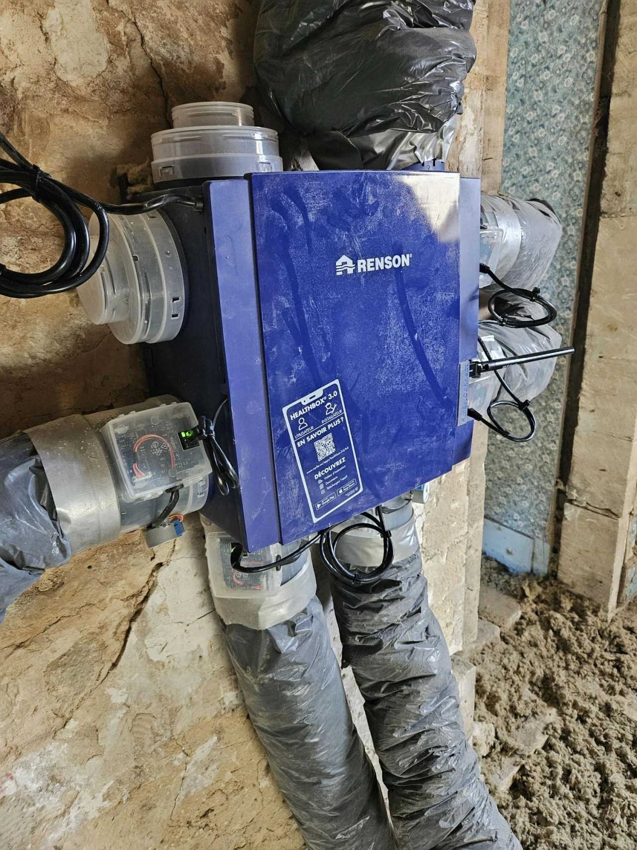 Groupe de ventilation Renson Healthbox 3.0 installé et raccordé aux gaines