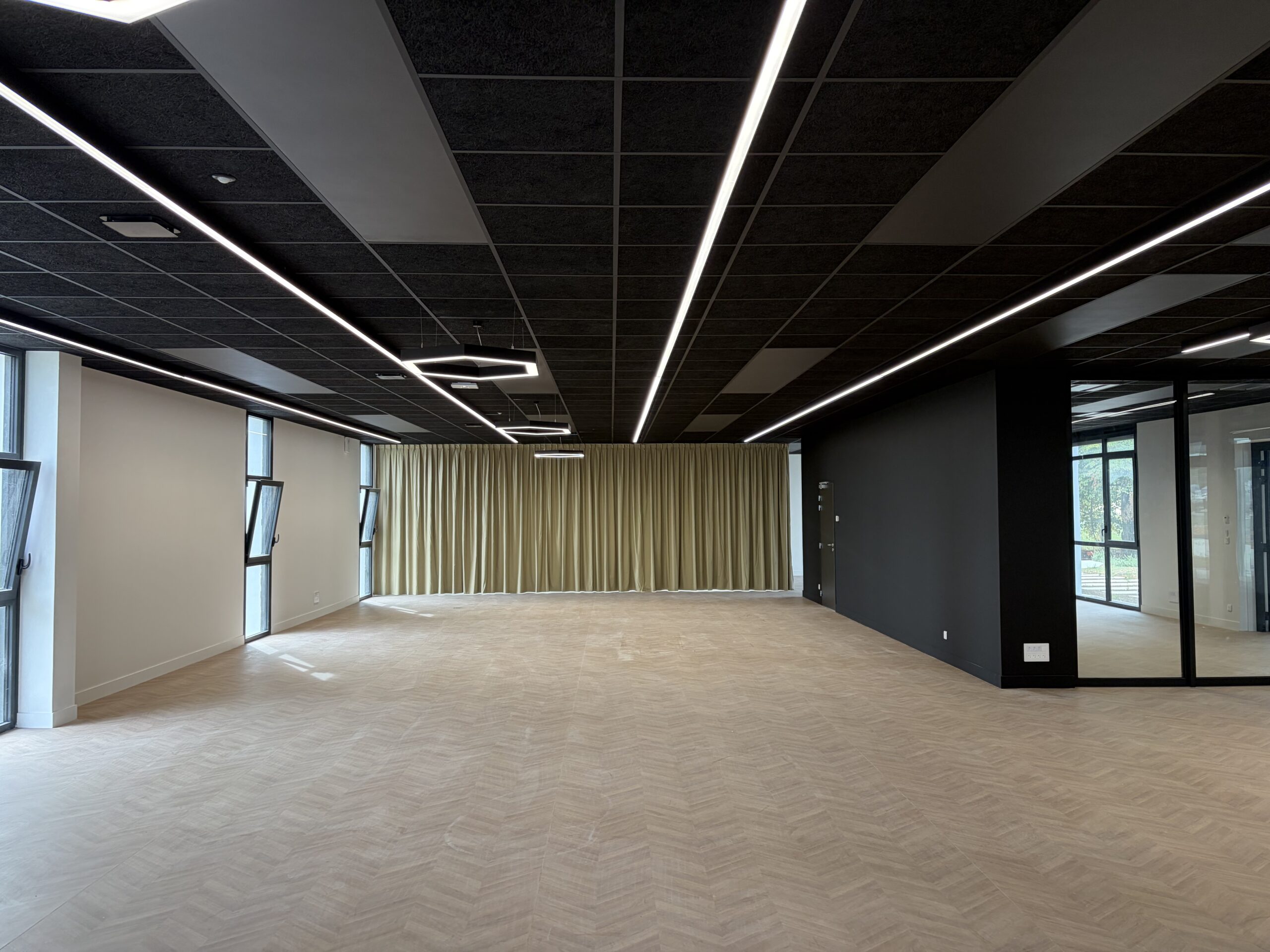 Éclairage DALI plafond noir – Pôle Culturel Potigny